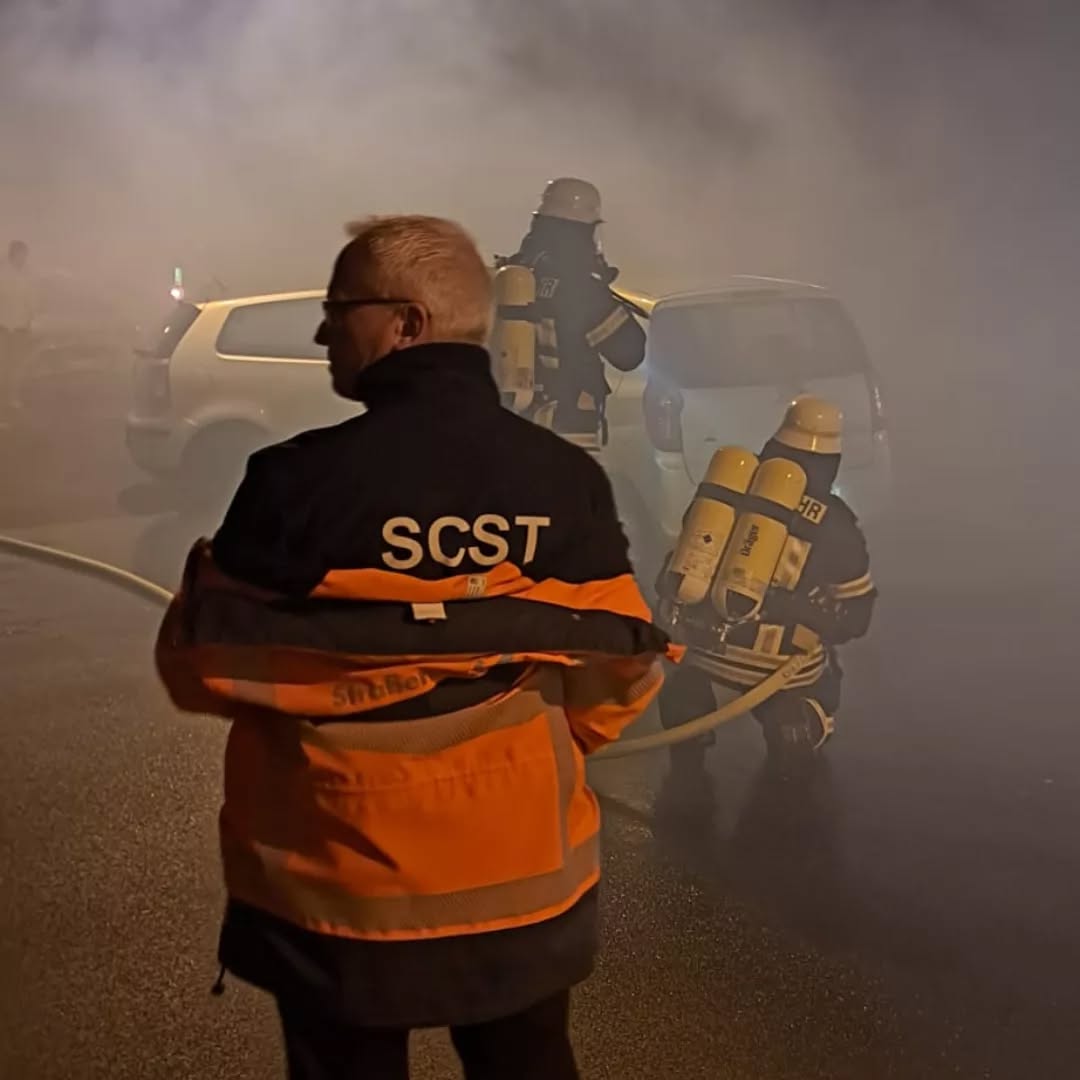 Als Tunnelmanager hat unser Geschäftsführer Nikolai in der letzten Nacht bei einer Feuerwehr-Vollübung die Fahne des SCST hochgehalten #trikottagnrw #trikottagnrw2026